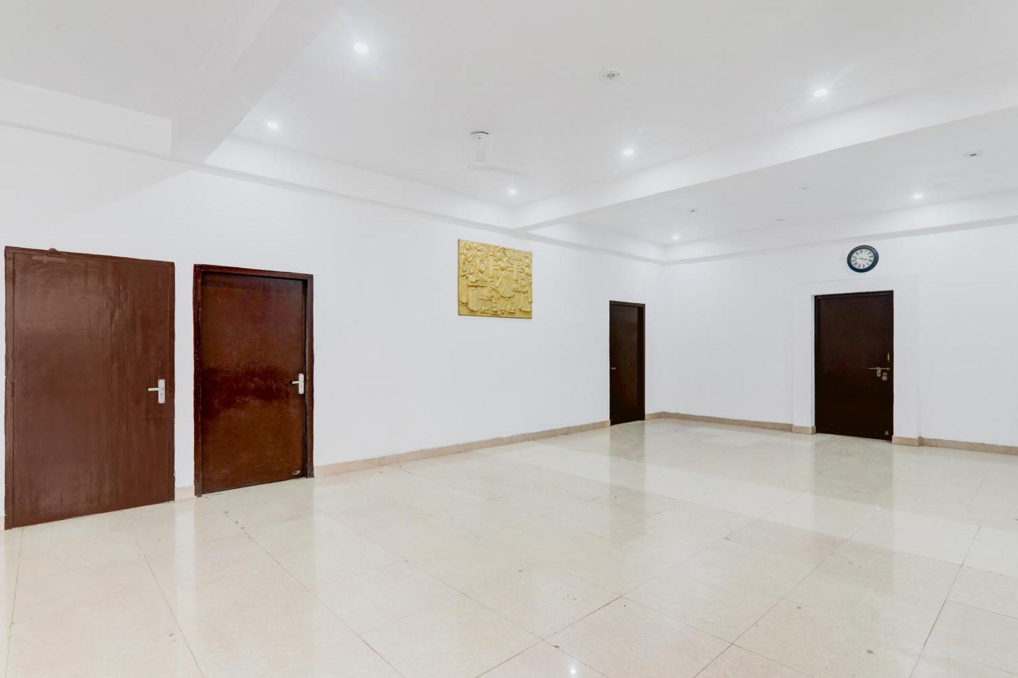 Super Hotel O Insaf Nagar Munshipuliya Formerly Vibrant Chinhat Exteriör bild